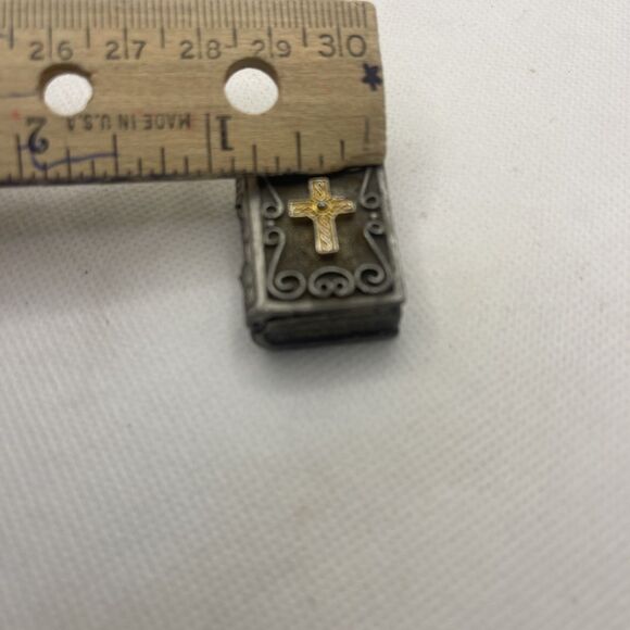 2000 Torino Pewter Prayer Book Trinket Box w/Cross on Lid & Praying Hands Inside - Picture 7 of 7
